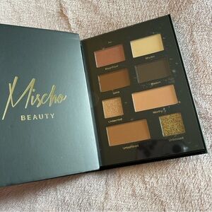 Mischo Beauty 8 color eyeshadow pallet matte and shimmer new in box